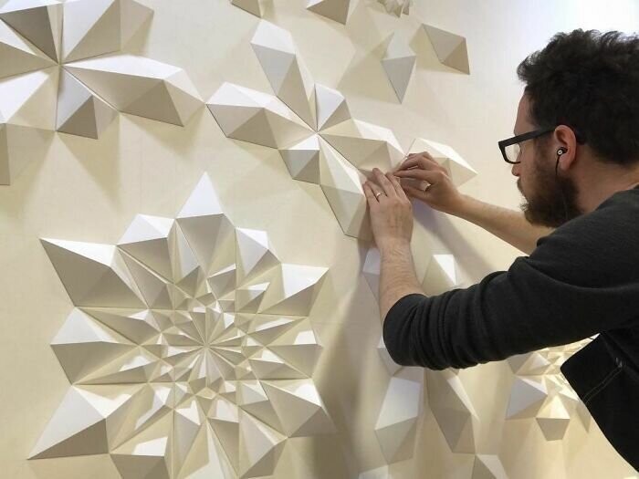 Инженер создает из бумаги геометрические картины и гифки, от которых глаза сходят с ума