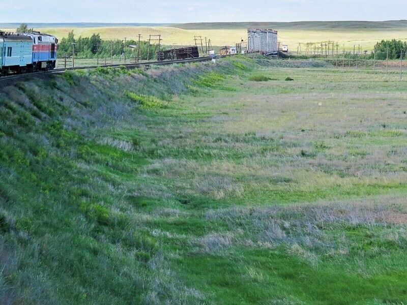 Пагода в саксаульске на месяц. Саксаульск Казахстан. Мы из Саксаульска. Вид сверху Саксаульск фото. Аулы возле железной дороги Казахстана Илецк видео.