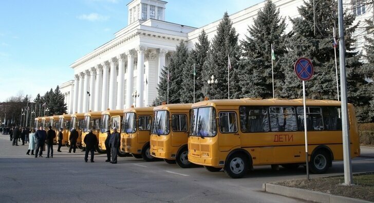 Школам и больницам Кабардино-Балкарии передан новый специализированный автотранспорт