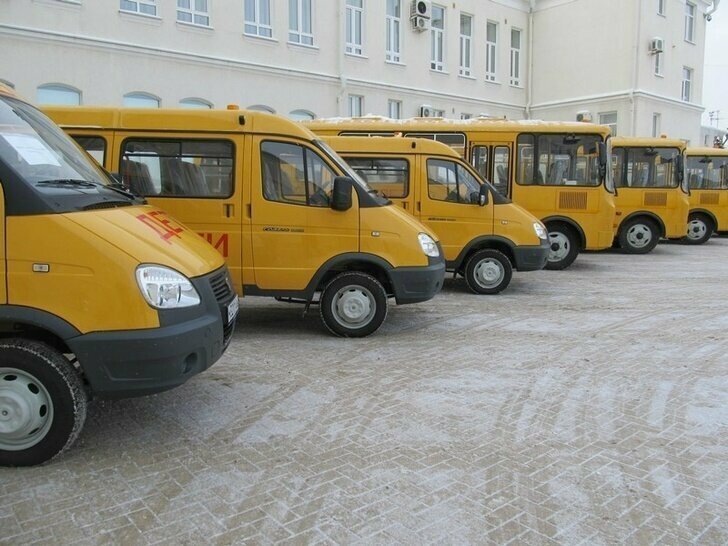 Школы Рязанской области получили 8 автобусов