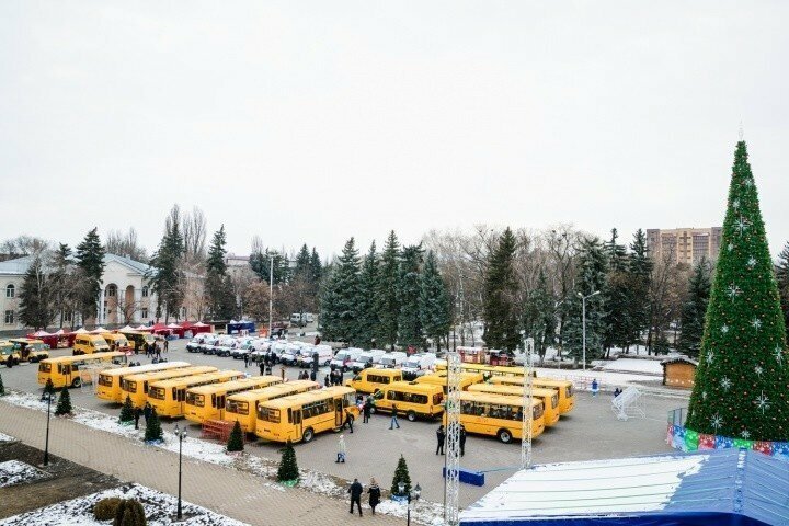 Школы и медучреждения Карачаево-Черкесии получили 61 единицу нового транспорта