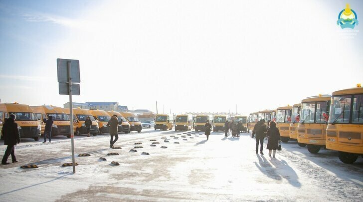 24 школы Бурятии получили ключи от новых автобусов
