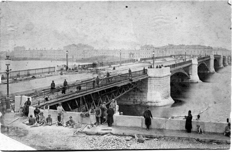 Вид на строящийся мост в Санкт-Петербурге (1878 — 1879)