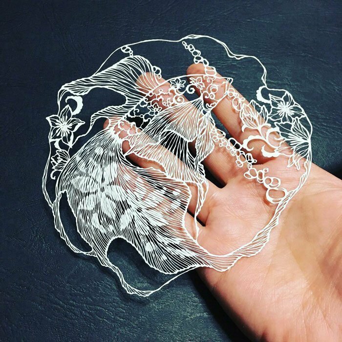 Тонкое японское искусство – осьминог, вырезанный из одного листа бумаги
