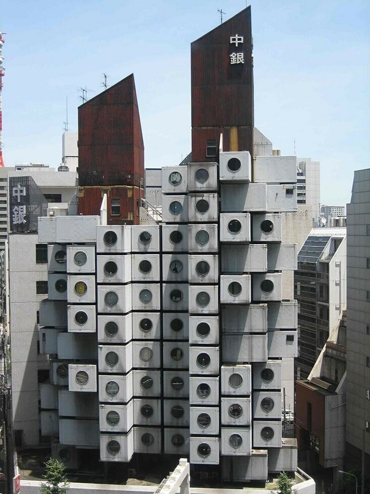 Жизнь в капсулах: как в Японии попытались изобрести новую архитектуру