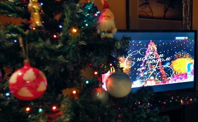 Аудитория двух крупнейших телеканалов снизилась в новогоднюю ночь
