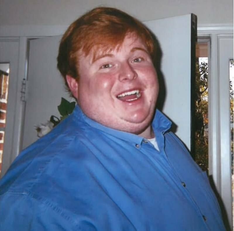 По словам Кейси, он всегда был «крупным ребёнком» и в конце средней школы весил больше 130 килограммов. После выпуска парень начал работать в нескольких ресторанах и часто в них ел.
