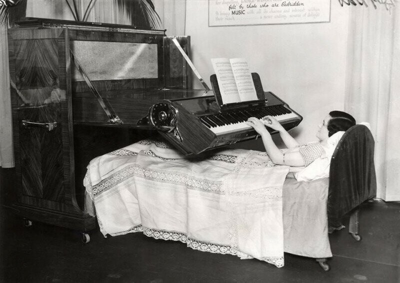 Фортепиано для людей, прикованных к постели. 1935 год. Великобритания.