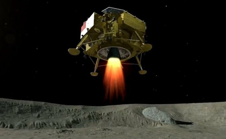 Китайский луноход не обнаружил на Луне следов высадки американцев