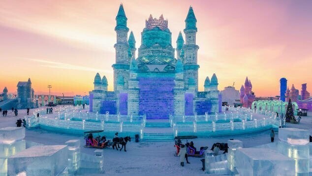 В Китае стартовал крупнейший фестиваль снежных и ледяных скульптур