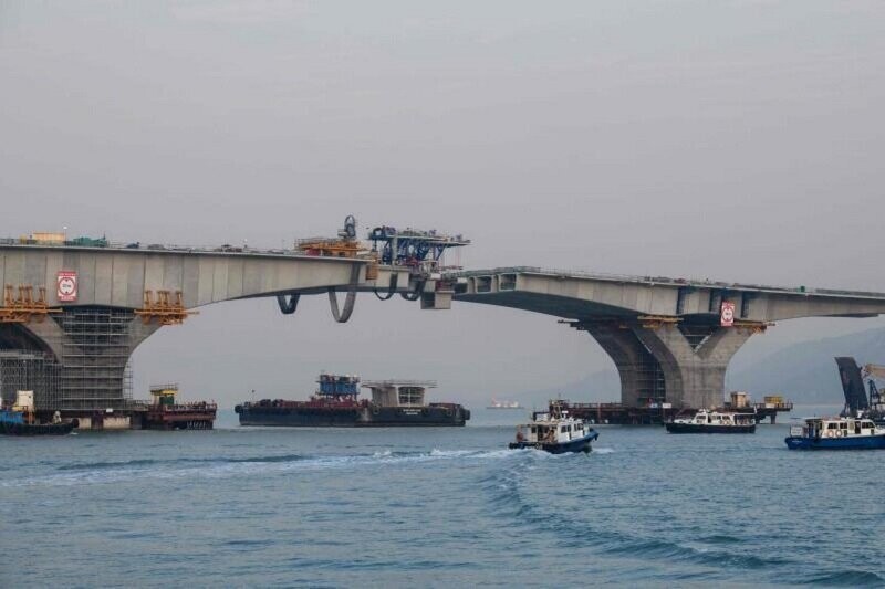 Уникальное строение века: в Китае открыли самый длинный в мире мост через море