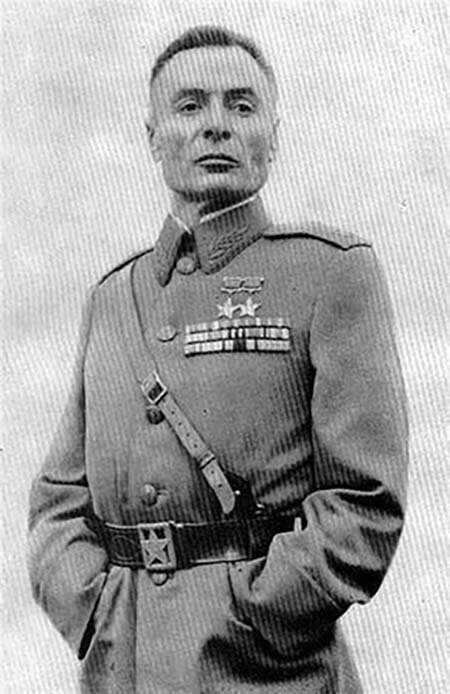 Василий Петров — единственный в мире офицер, воевавший без рук