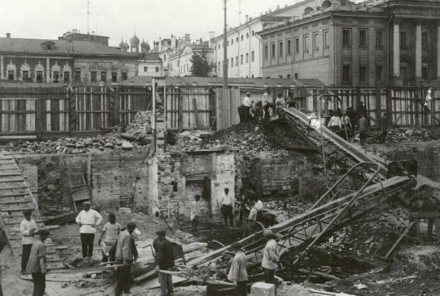 Сегодня небольшой экскурс по Охотному ряду. Современных фотографий не будет