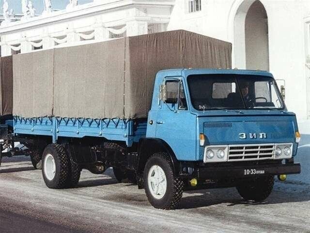 Тем временем конструкторы ЗИЛа работали над прототипом будущего КамАЗа, бескапотным дизельным грузовиков ЗИЛ – 170.