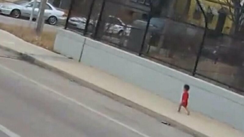 Водитель автобуса в Милуоки подобрала на улице замерзавшего ребенка