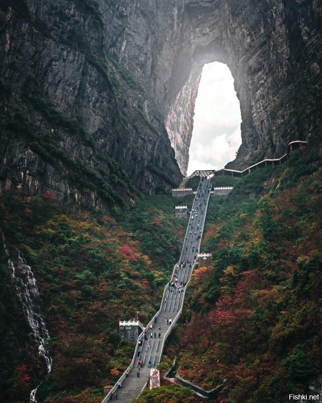 «Небесные врата» на горе Тяньмэнь в Китае