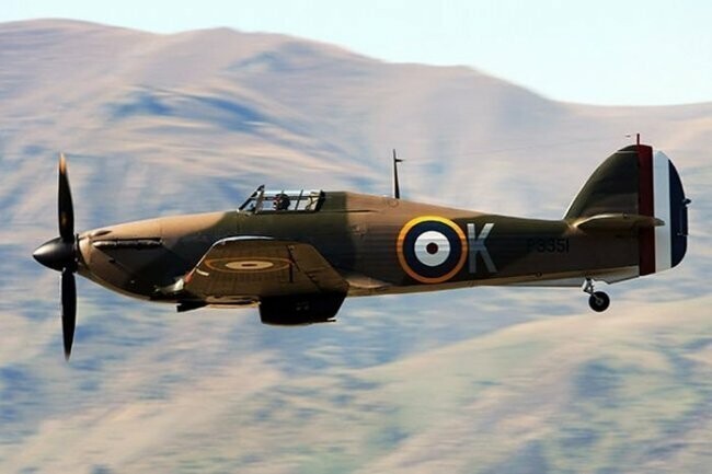 1. Истребитель Hawker Hurricane