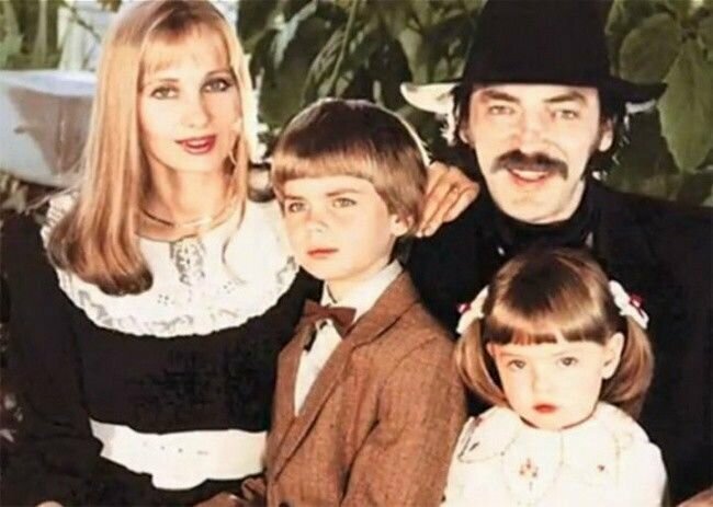 Михаил Боярский с семьей – женой Ларисой, сыном Сергеем и дочерью Елизаветой 