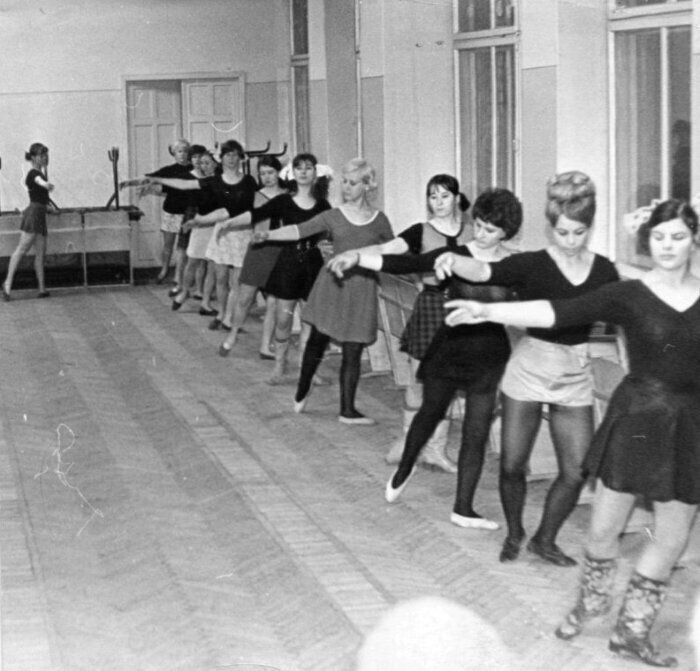 Танцевальная группа в городе Набережные челны, 1971 год