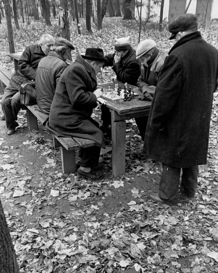 Солидные люди в московском Парке им. Горького, 1987 год