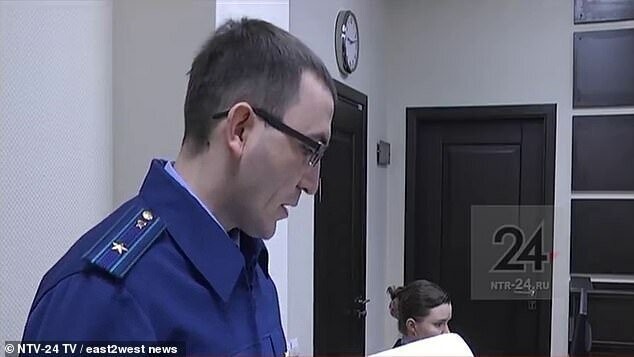 Девушка 13 раз ударила мужика ножом, а тот сделал ей предложение в зале суда