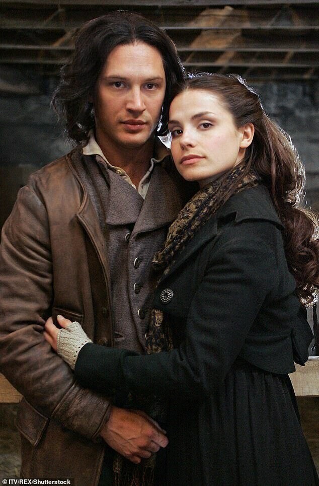 Том и Шарлотта познакомились на съемках картины "Грозовой перевал" 2009 года