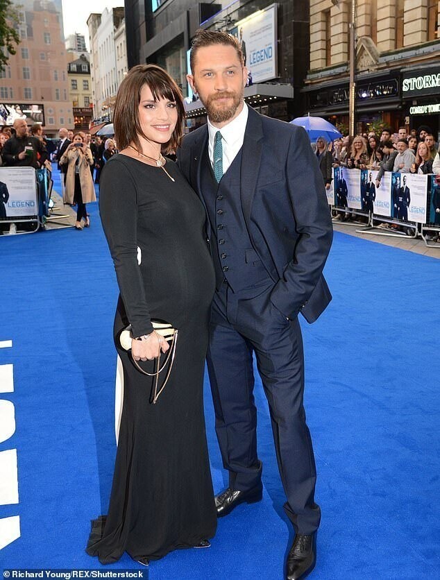 Популярный 41-летний актер Том Харди и его 37-летняя супруга, актриса Шарлотта Райли, стали родителями во второй раз