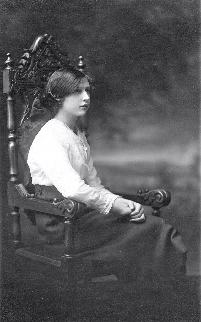 Мгновения прошлого: как выглядели юные леди 100 лет назад  