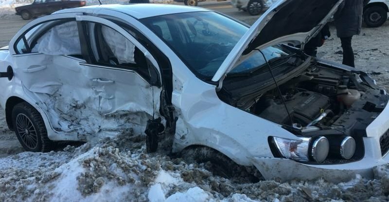 Авария дня. В Тольятти на Южном шоссе пострадали три человека