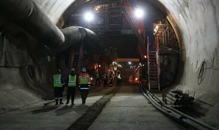 Километровый железнодорожный тоннель проложили на подходах к Крымскому мосту возле Керчи