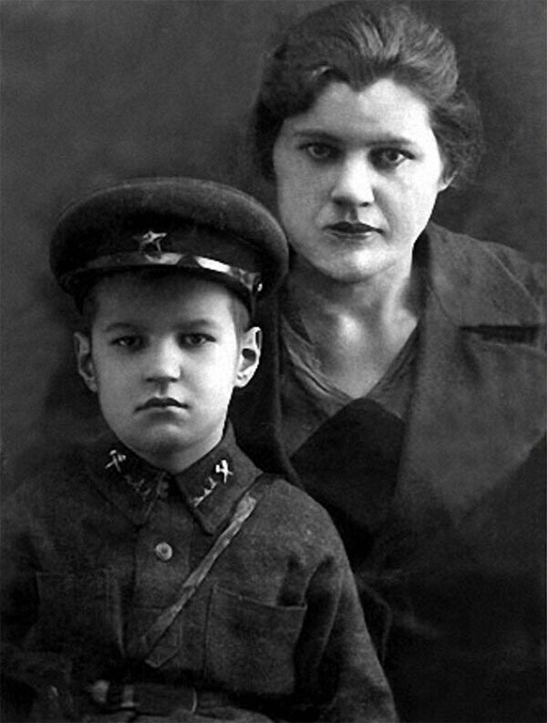 Георгий Бурков с мамой Марией Сергеевной