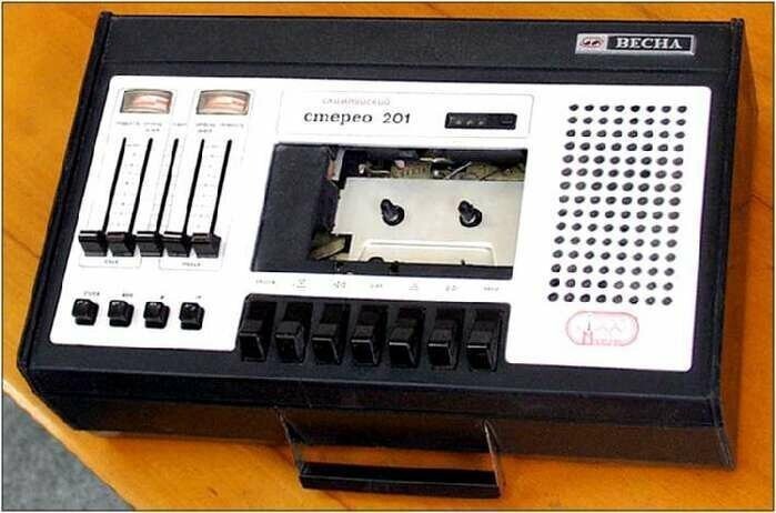 один из первых кассетных стереофонических магнитофонов «Весна-201-стерео».