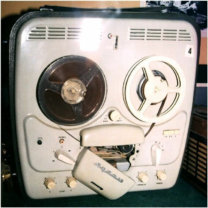 Первый отечественный стереофонический магнитофон «Яуза-10».