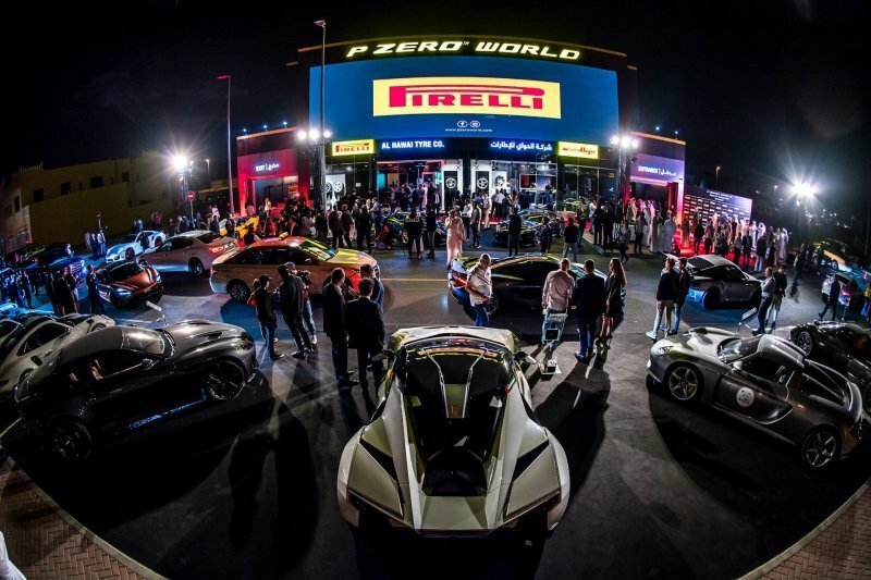 Полиция Дубаи с удовольствием приехала на открытие бутика Pirelli