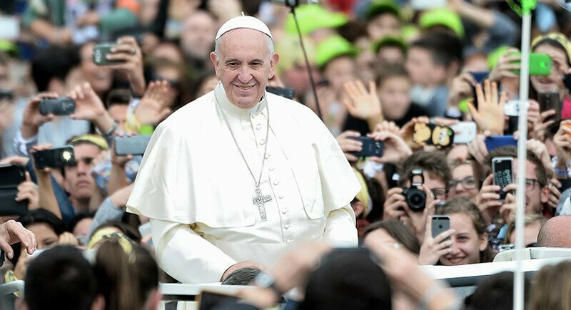 Папа римский анонсировал сайт и приложение для молитв