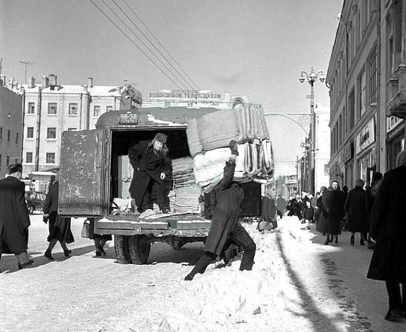 Улица Петровка, 1957 год.