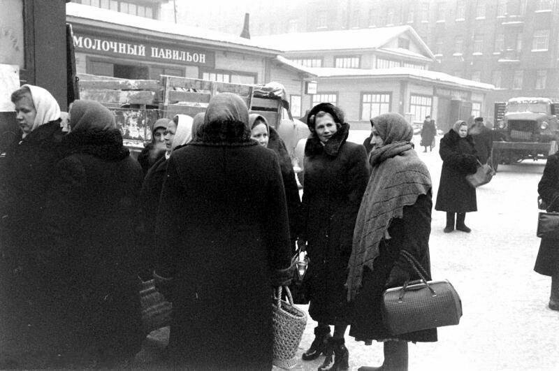  Точное место съемки неизвестно, предположительно - Рогожский рынок, 1959 год.