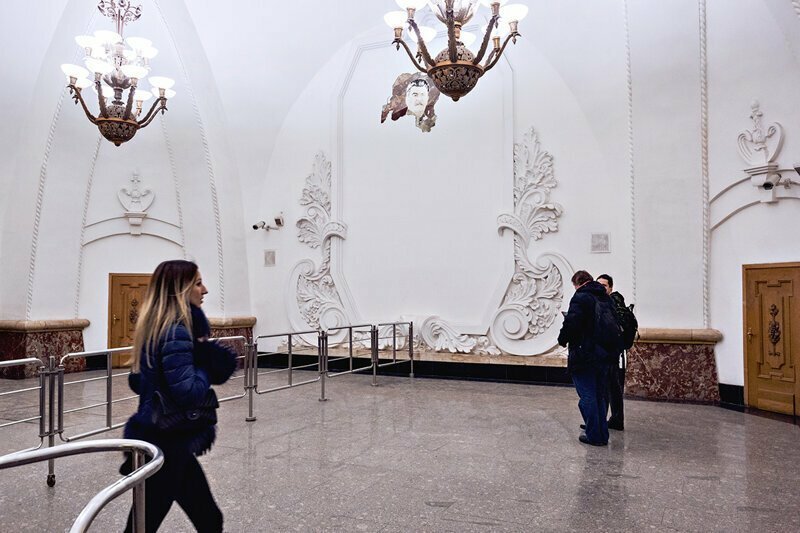 Успехи Путина и Сталина сравнили в московском метро