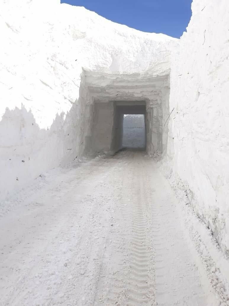 Сход лавин на Транскавказской магистрали: фото о снежном кошмаре