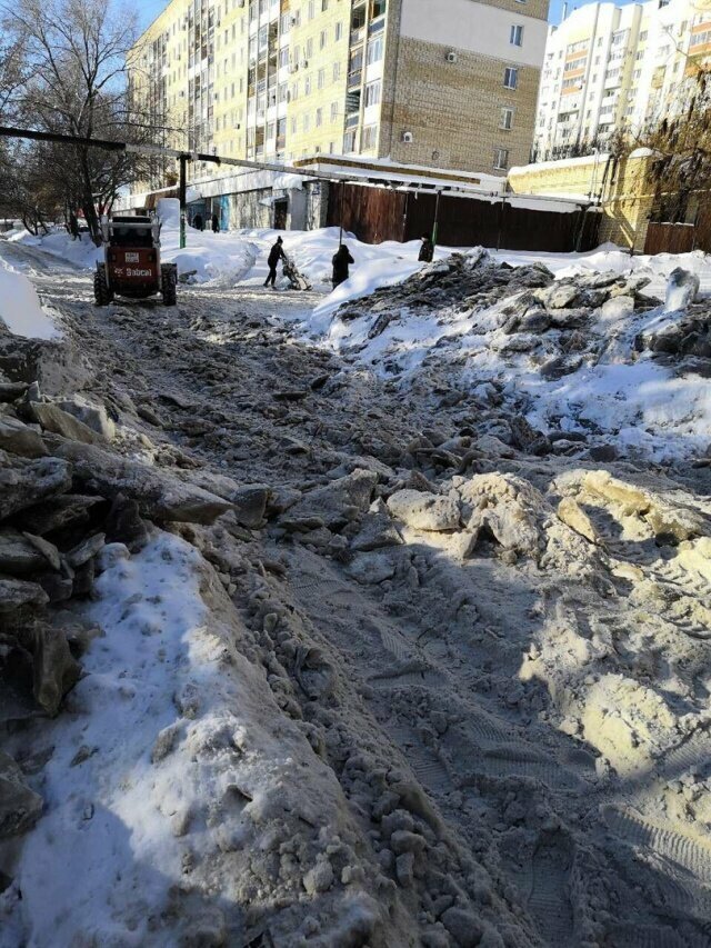 Саратовские чиновники отчитались об уборке снега, который расчистили местные жители