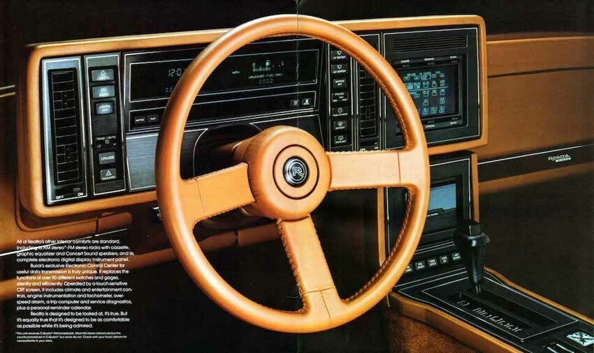 В 1988 году американцы выпустили Buick Reatta с сенсорным дисплеем