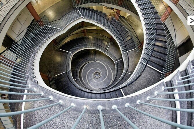 Невероятные фотографии лестниц от Нильса Айсфельда