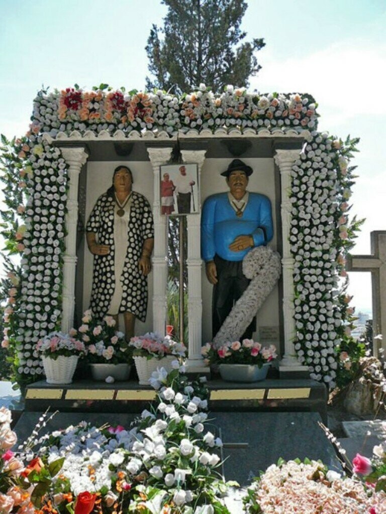 Цыганское надгробие в Испании