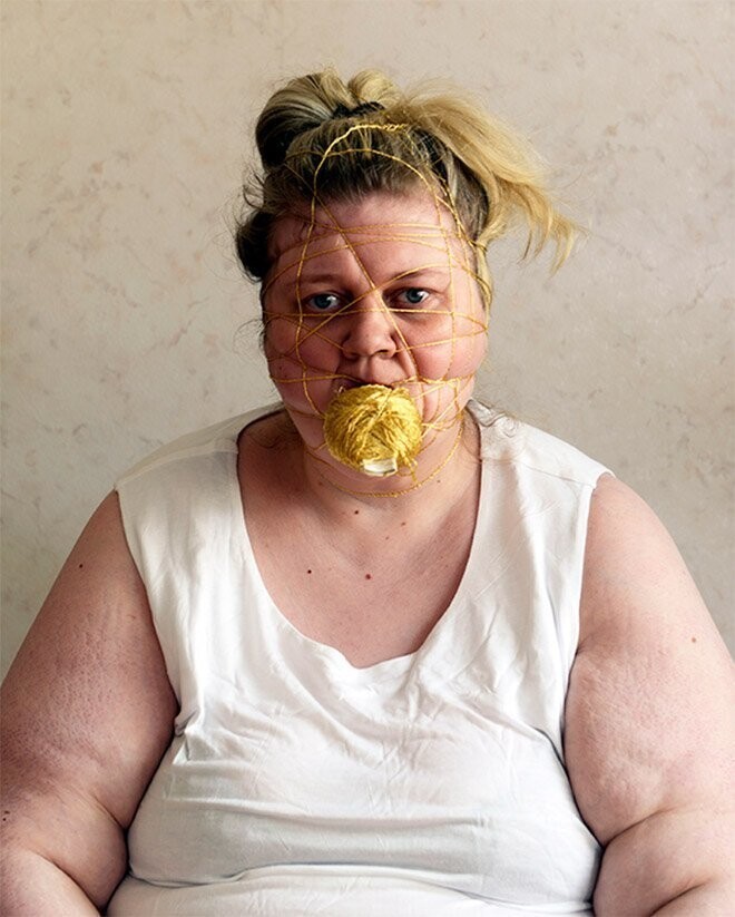 "Нелегко найти и сложно забыть": финский фотограф снимает автопортреты, которые нельзя развидеть