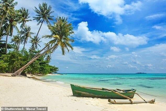 1. Индонезия. На снимке - тропический пляж на острове Каримунджава