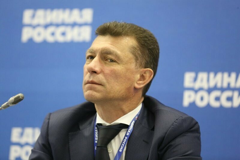 Топилин: "Сейчас в стране высокие зарплаты, у населения 42 000 руб., но россияне хотят еще больше"