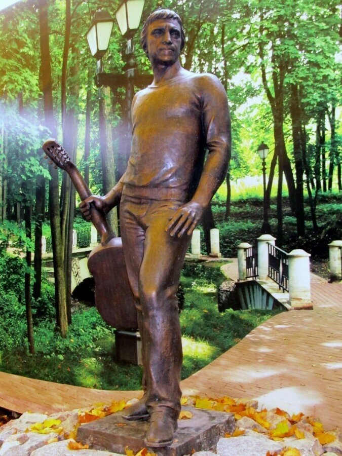 Скульптура Владимир Высоцкий в Харькове 