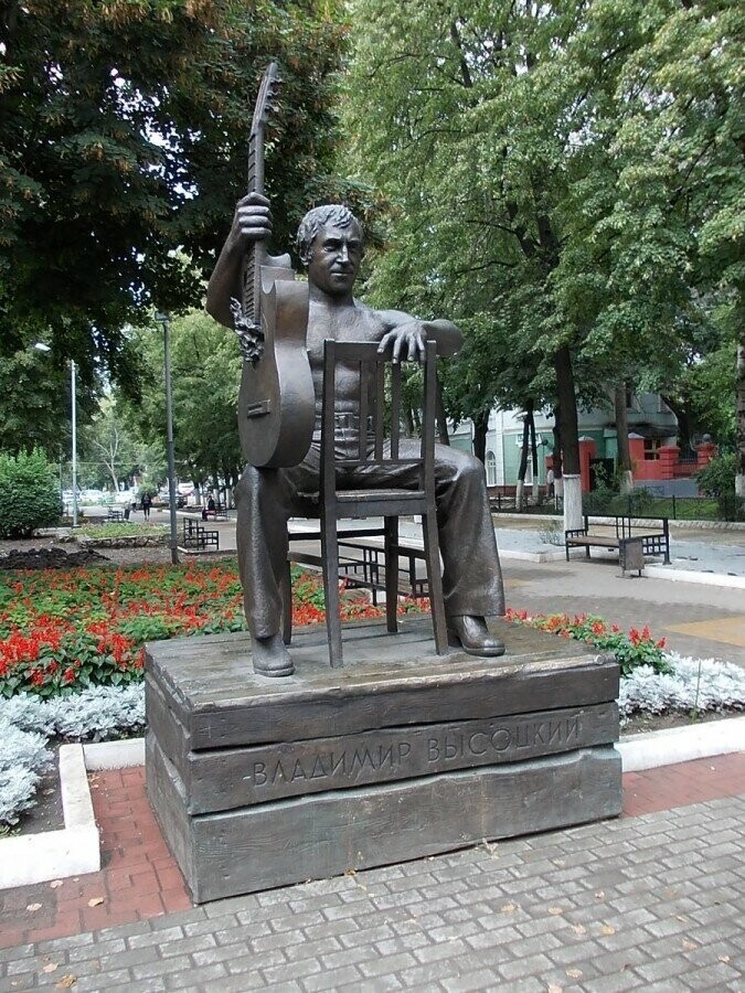 Памятник Высоцкому (Воронеж) 