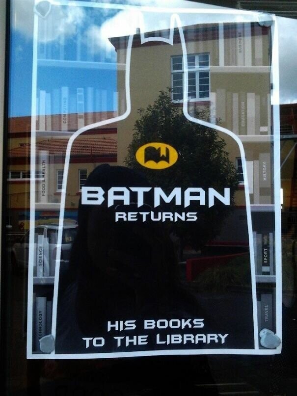 Отличная мотивация для детей: "Бэтмен возвращает.. свои книги в библиотеку"