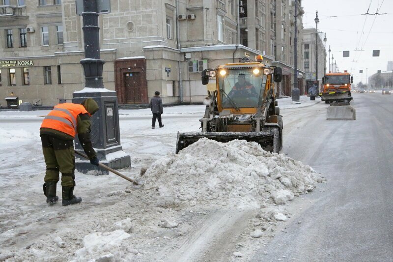 Власти Санкт-Петербурга следят за тем, чтобы уборка снега велась круглосуточно